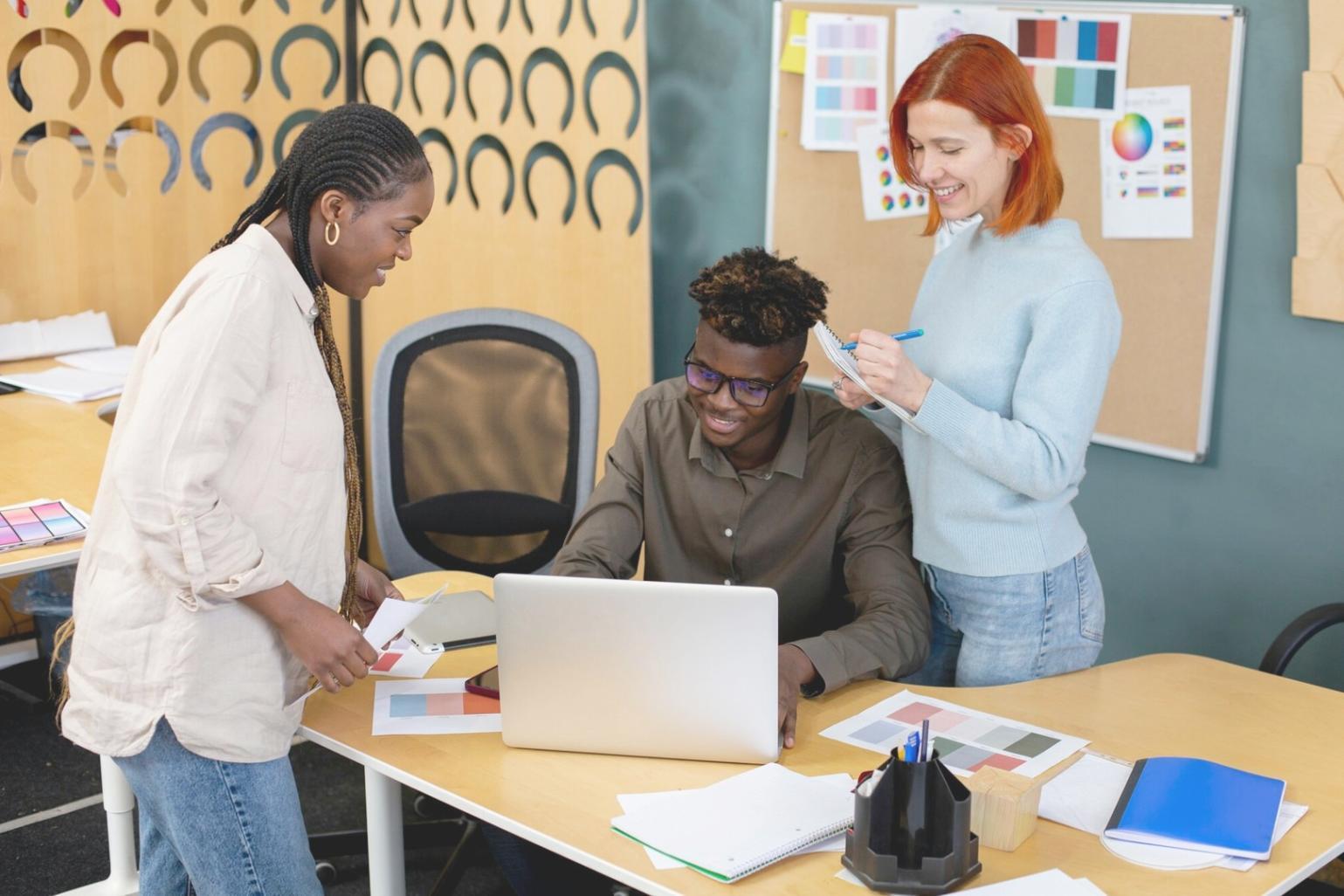 Session de formation en coaching avec participants engagés